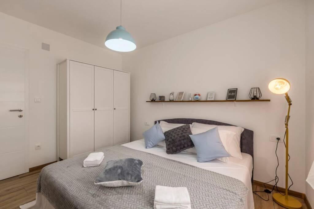 Apartment By Joe Trogir Exterior foto