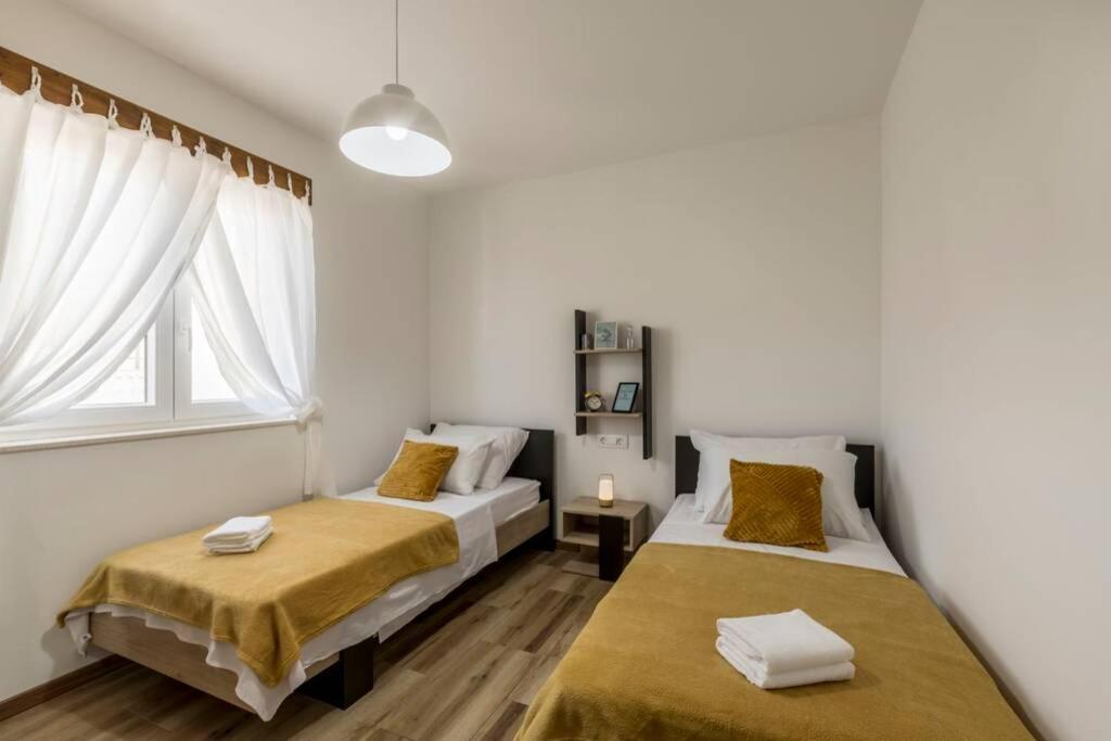Apartment By Joe Trogir Exterior foto